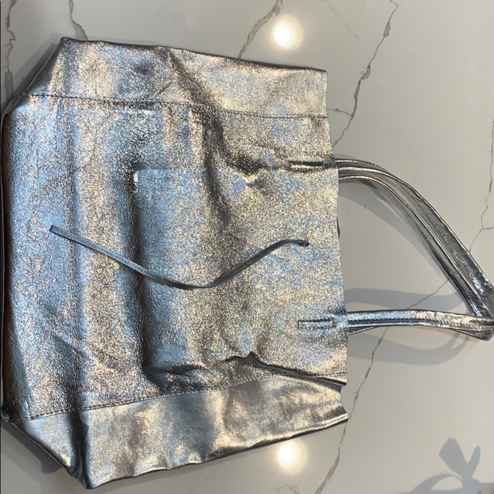 🌟 Silver Tote 🌟